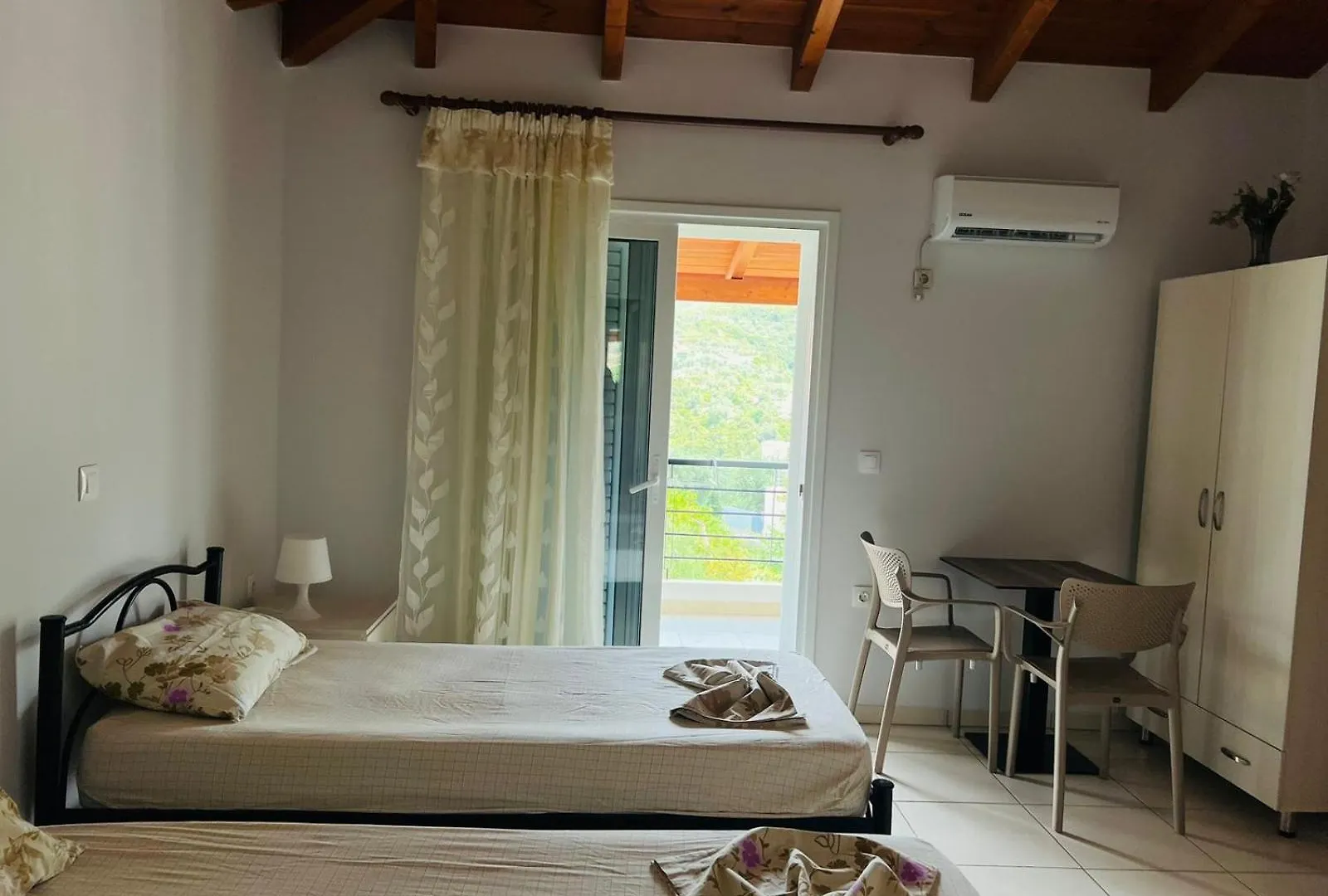 Apartments Aneta'S House Himare
