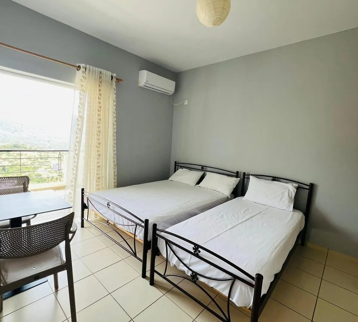 Apartments Aneta'S House Himare 0*,