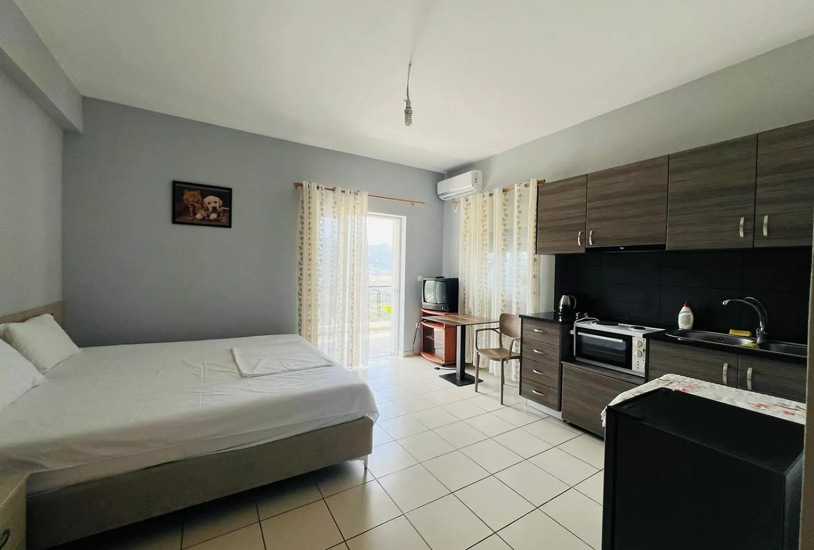 Apartments Aneta'S House Himare Albania
