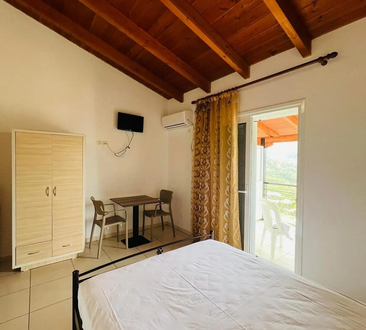 Apartments Aneta'S House Himare