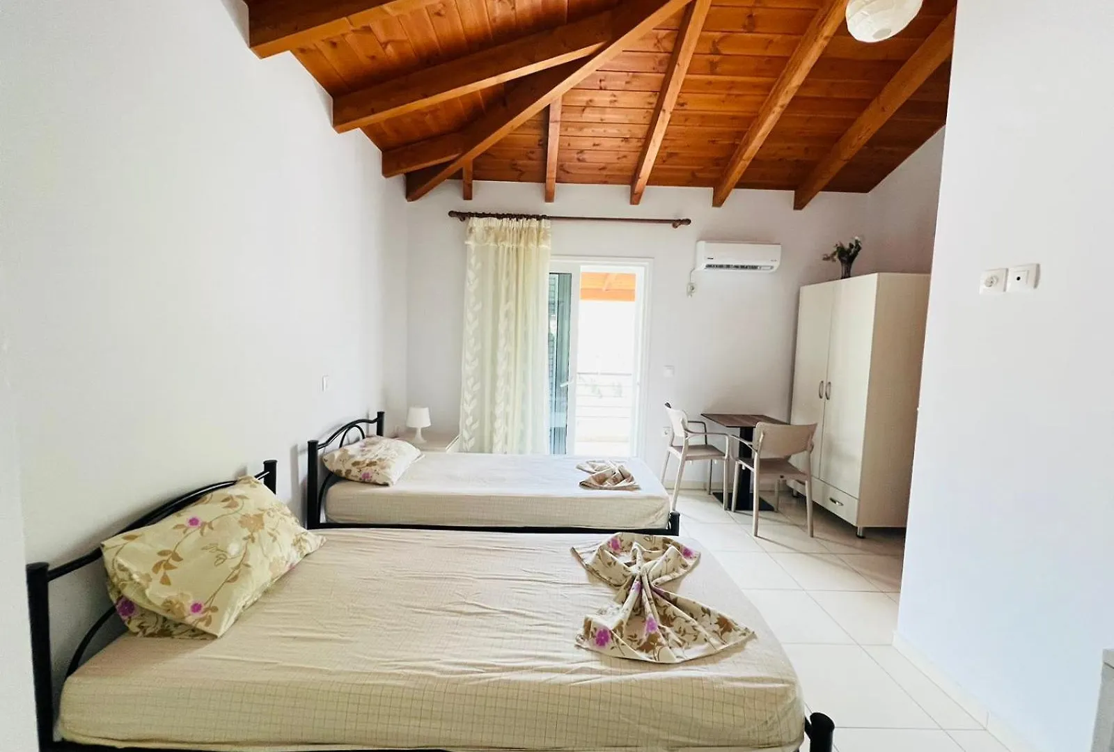 Apartments Aneta'S House Himare